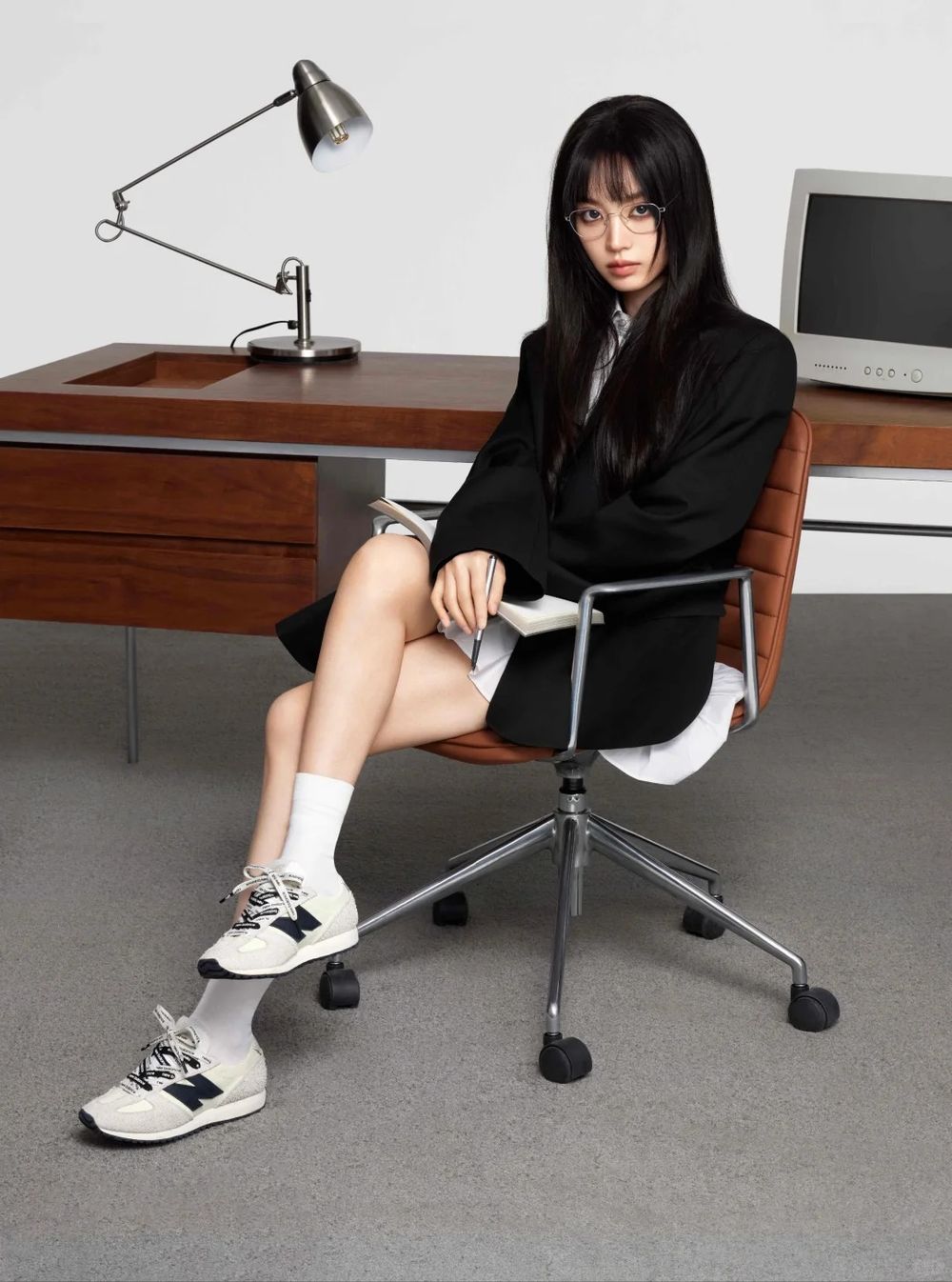 差點認不出是「長玉」！《逐玉》田曦薇拍NB廣告再創顏值顛峰！腳上球鞋張員瑛也超愛！-2