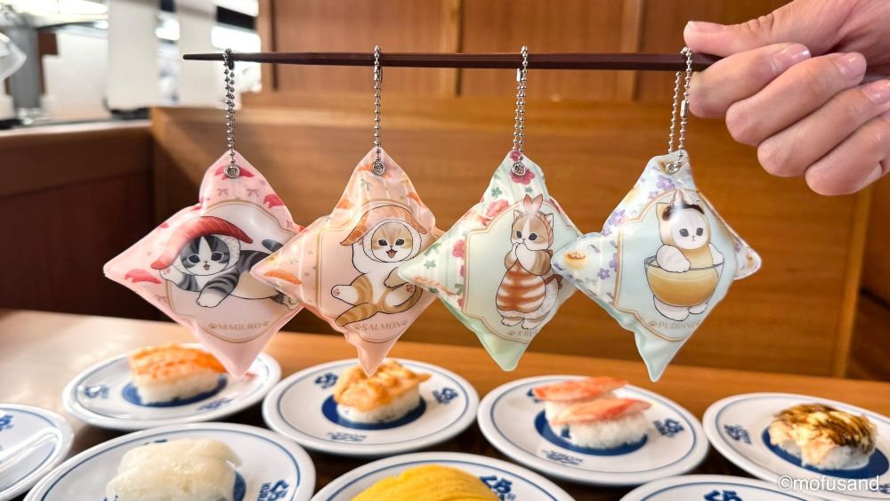 藏壽司最新扭蛋是貓福珊迪！超可愛「鮪魚壽司喵吊飾、鯊魚喵」全都想收集，滿額再送Q翻資料夾！-2