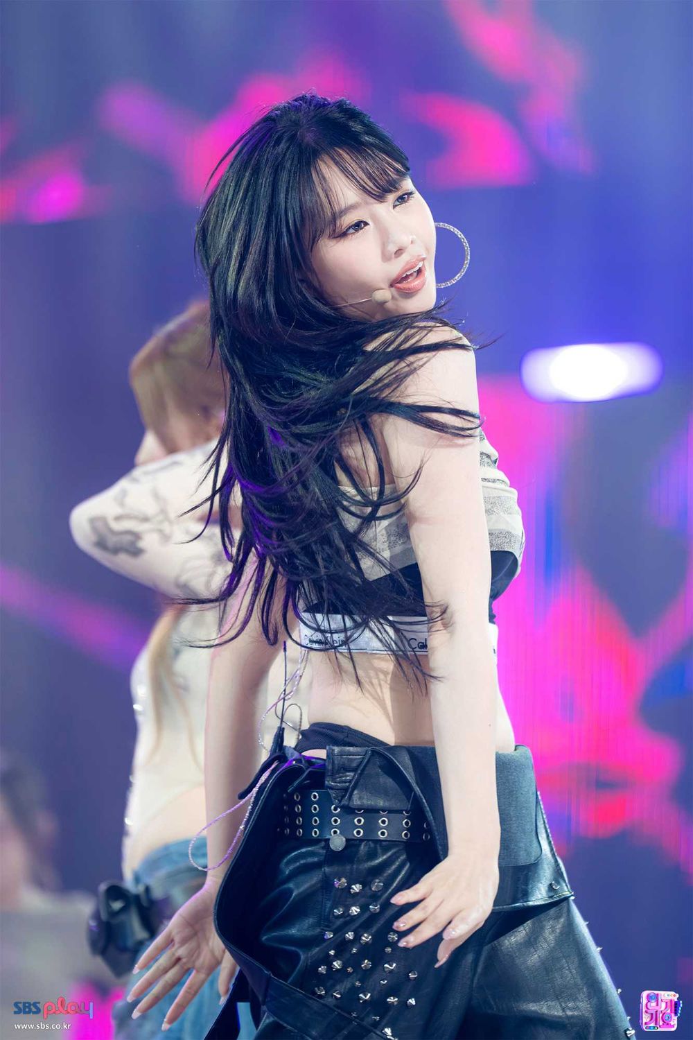 網熱議7位力量型KPOP女偶像！志效全場電力滿格根本「行走的發電機」，安俞真、禮志都是舞台殺手！-11