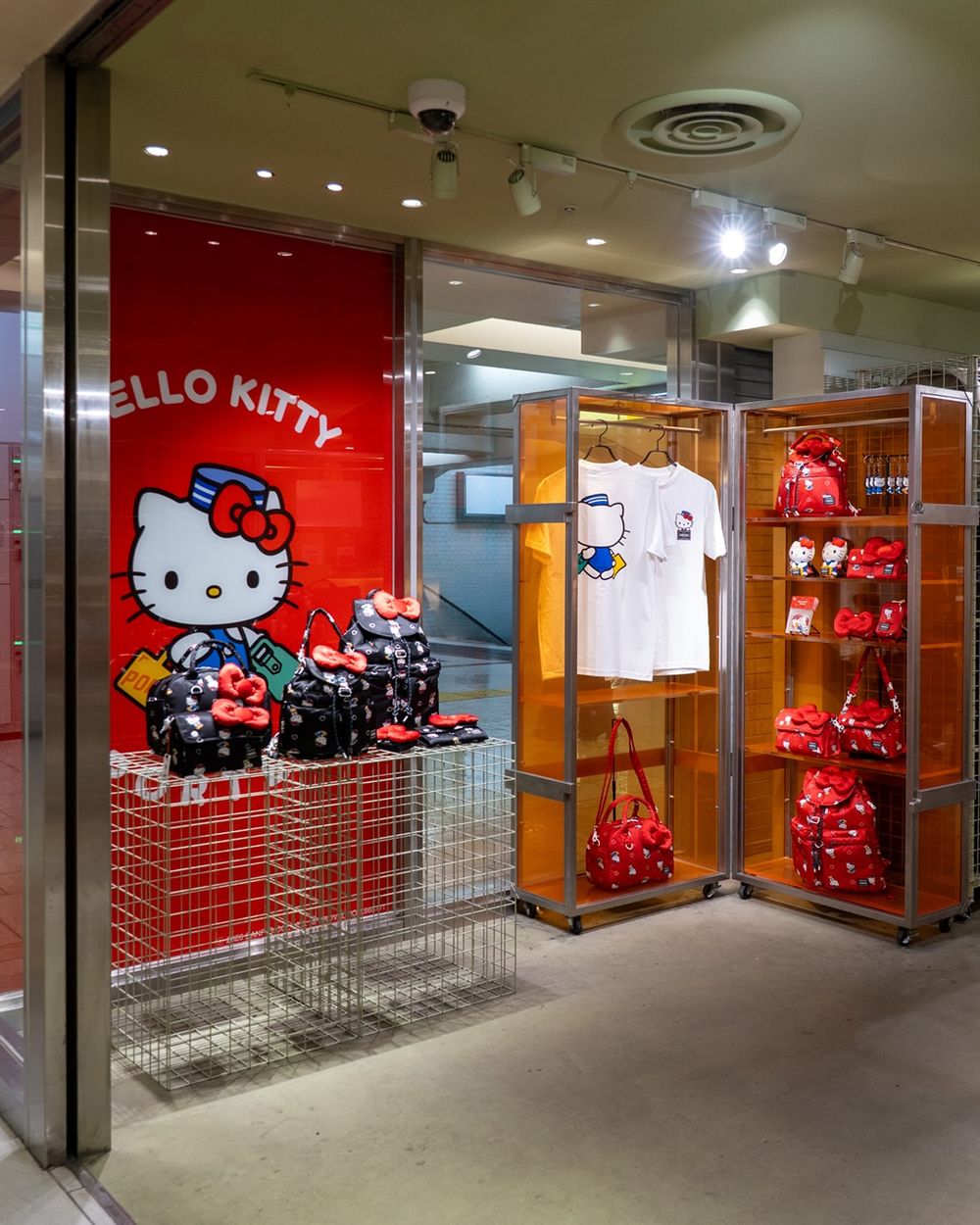 真的要搶！日牌PORTER STAND聯名Hello Kitty！「搬運工貓貓」吊飾、澎澎包可愛到一秒掏出錢包！-2
