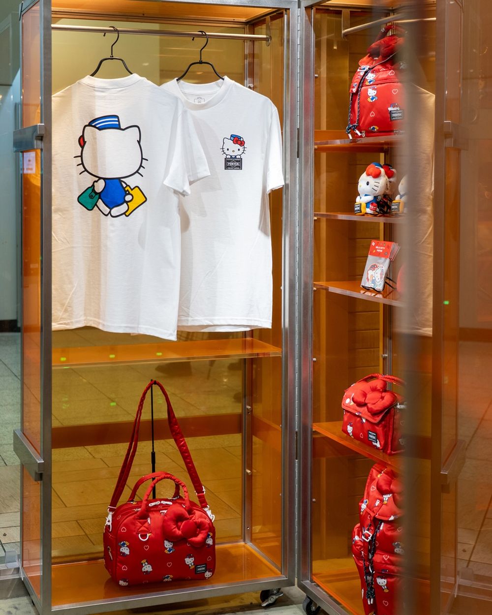 真的要搶！日牌PORTER STAND聯名Hello Kitty！「搬運工貓貓」吊飾、澎澎包可愛到一秒掏出錢包！-10