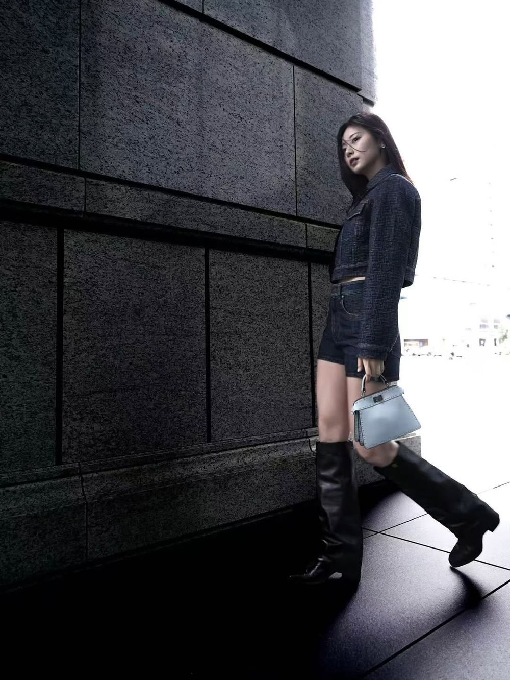 子瑜預備拿下精品代言？！發台北穿搭照「全套FENDI」超狂12頭身長腿比例、美到以為在拍雜誌封面！-1