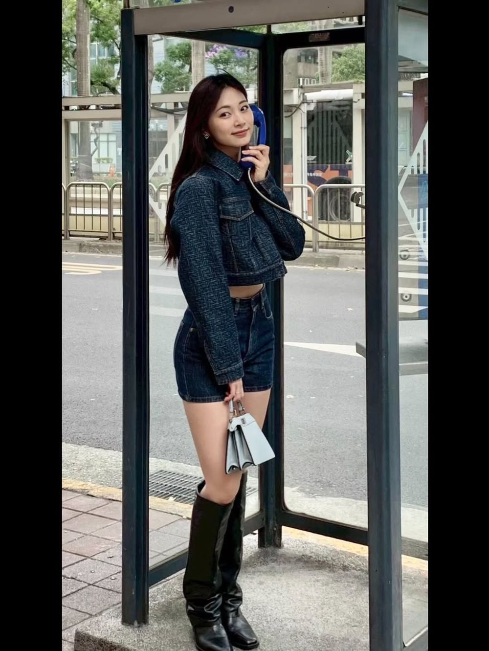 子瑜預備拿下精品代言？！發台北穿搭照「全套FENDI」超狂12頭身長腿比例、美到以為在拍雜誌封面！-3