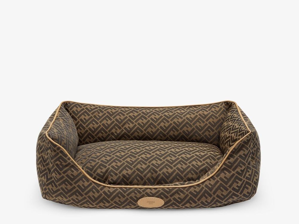 毛孩行頭比我還貴！8款奢華「精品寵物配件」推薦！LV蝴蝶結、GUCCI頸圈萌到爆、CELINE狗玩具擺著都好看！-11