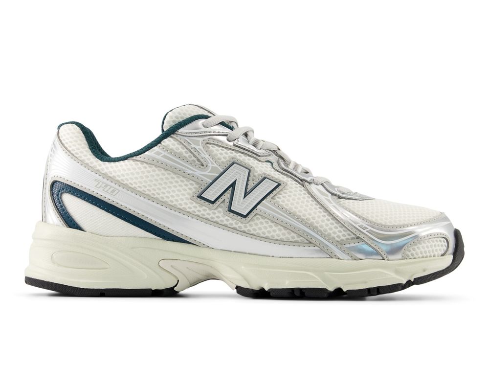 IU、張員瑛聯手拍NB廣告？！每年都期待「NB BOY系列」來了！兩雙女神同款球鞋穿起來腿超細！-20