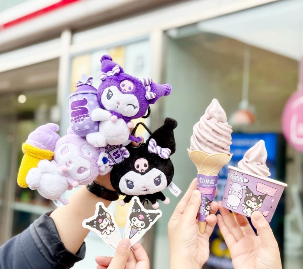 7-11跟酷洛米聯名啦！「藍莓起司霜淇淋&紫莓思樂冰」酸甜又消暑、還有Q翻酷洛米吊飾要買！-6