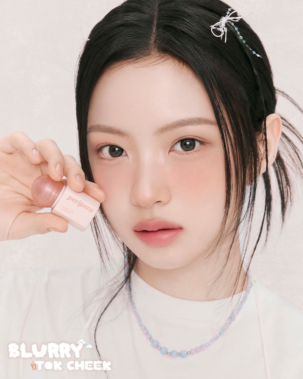 KiiiKiii忙內Kya被封最新美妝帶貨王！AI級美貌清甜演繹peripera「奶瓶頰彩霜」，一抹打造原生奶霧好氣色！-3