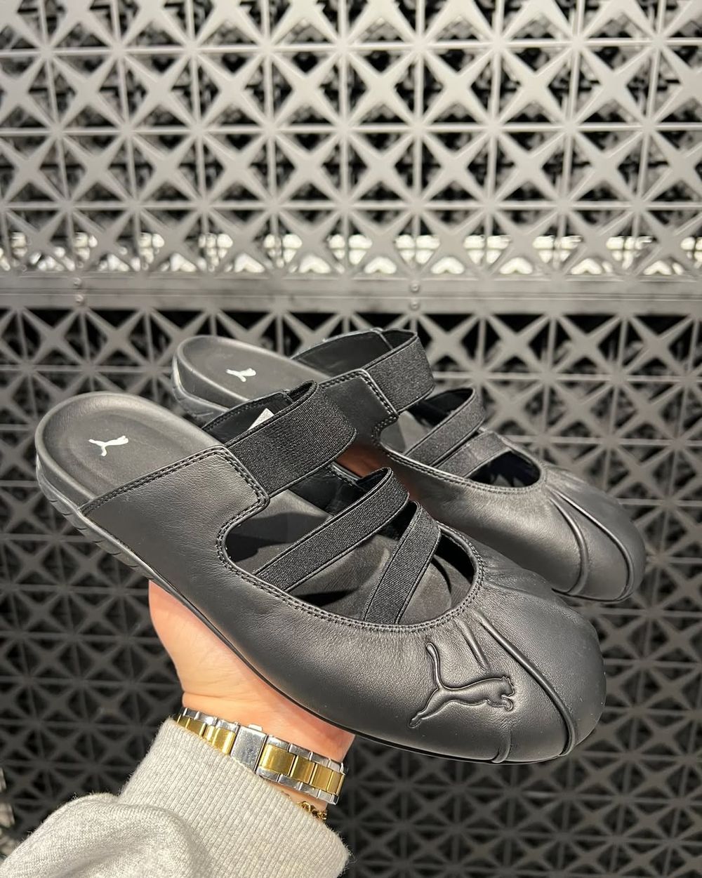 今年最時髦懶人鞋！PUMA出拖鞋版「Speedcat賽車鞋」絕對是下一雙預爆款！-7