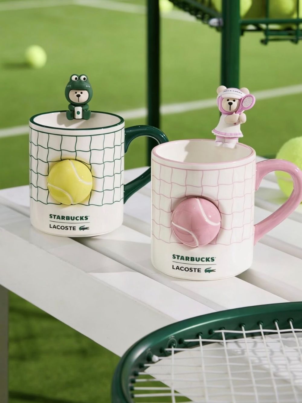 星巴克跟LACOSTE聯名啦！超呆萌「鱷魚小熊絨毛吊飾、網球小熊馬克杯、不銹鋼杯」全都太想買！-3