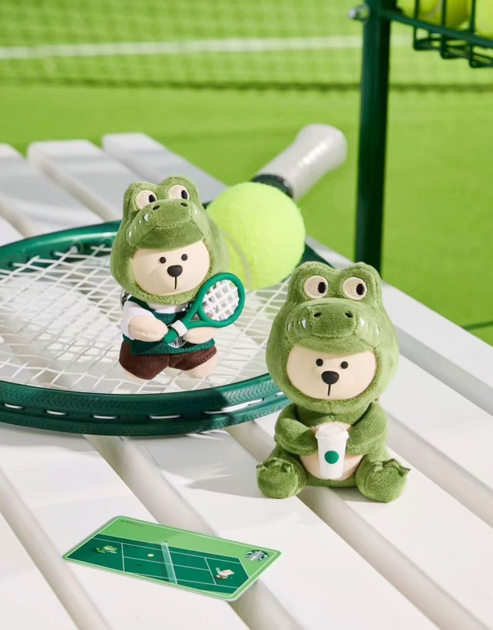 星巴克跟LACOSTE聯名啦！超呆萌「鱷魚小熊絨毛吊飾、網球小熊馬克杯、不銹鋼杯」全都太想買！-11