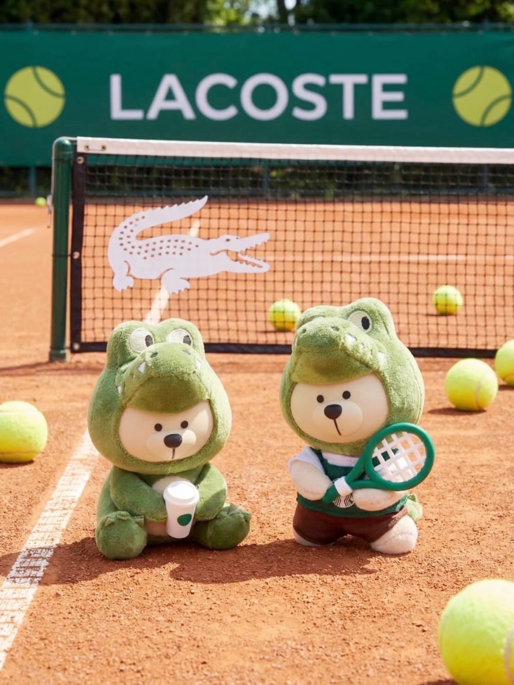 星巴克跟LACOSTE聯名啦！超呆萌「鱷魚小熊絨毛吊飾、網球小熊馬克杯、不銹鋼杯」全都太想買！-4