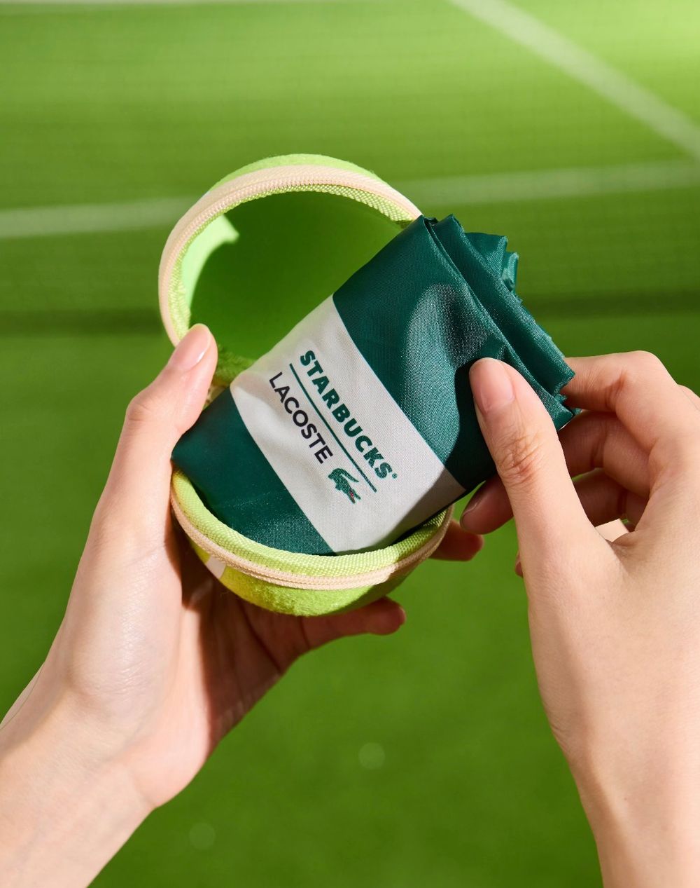 星巴克跟LACOSTE聯名啦！超呆萌「鱷魚小熊絨毛吊飾、網球小熊馬克杯、不銹鋼杯」全都太想買！-9