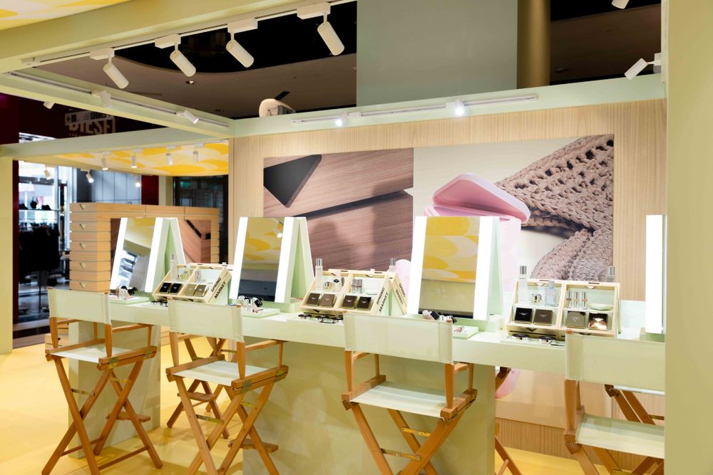 PRADA把浪漫「春市集」搬到台灣！全新三角腮紅搶先登場，預約體驗香氛＆妝容送限定花束、糖葫蘆，澎湃滿小禮物等你來逛！-4