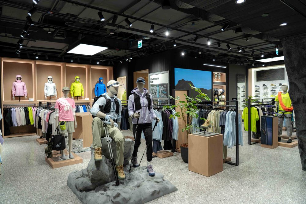 戶外控必朝聖！韓星愛牌Arc’teryx始祖鳥進駐台北101！經典「防水外套、帽子」這裡通通有、限定跑鞋獨家開賣！-2