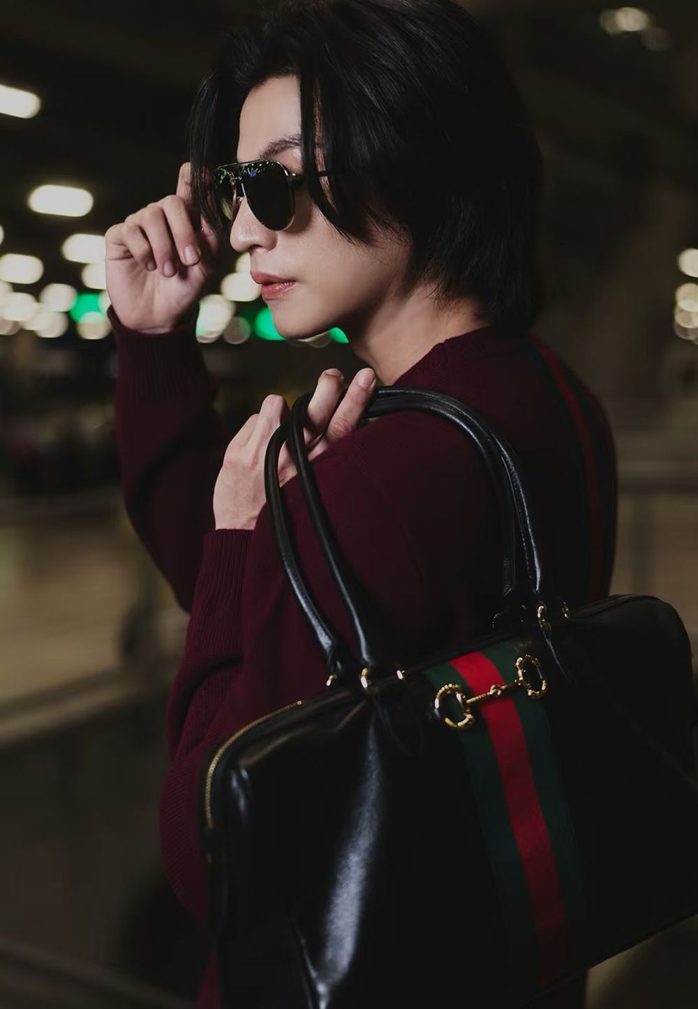 《逐玉》張凌赫、田曦薇偷偷來？新歡都揹「GUCCI爆款波士頓包」、難道是田作之赫定情物？-4