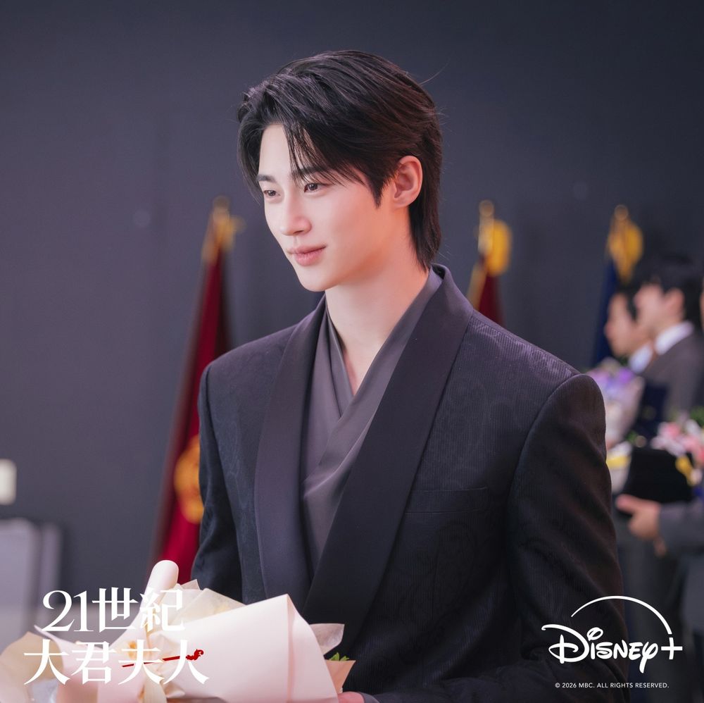 這大君我可以！邊佑錫《21世紀大君夫人》每套造型帥暈！190公分西裝「禁欲系穿搭」帥到沒朋友！-10