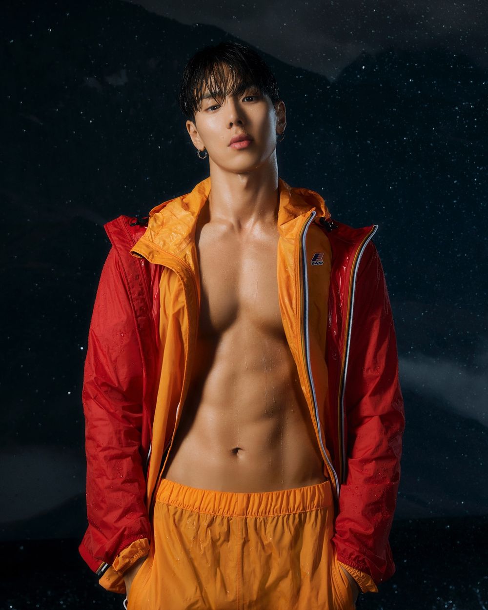 盤點6位擁有「名品腹肌」的KPOP男偶像！玟奎、秀彬身材管理太強、成燦演出大秀好身材引熱議！-9