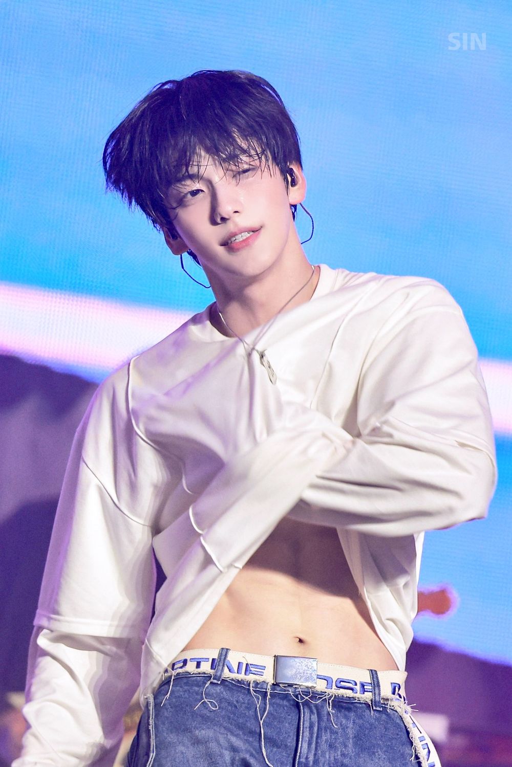 盤點6位擁有「名品腹肌」的KPOP男偶像！玟奎、秀彬身材管理太強、成燦演出大秀好身材引熱議！-11