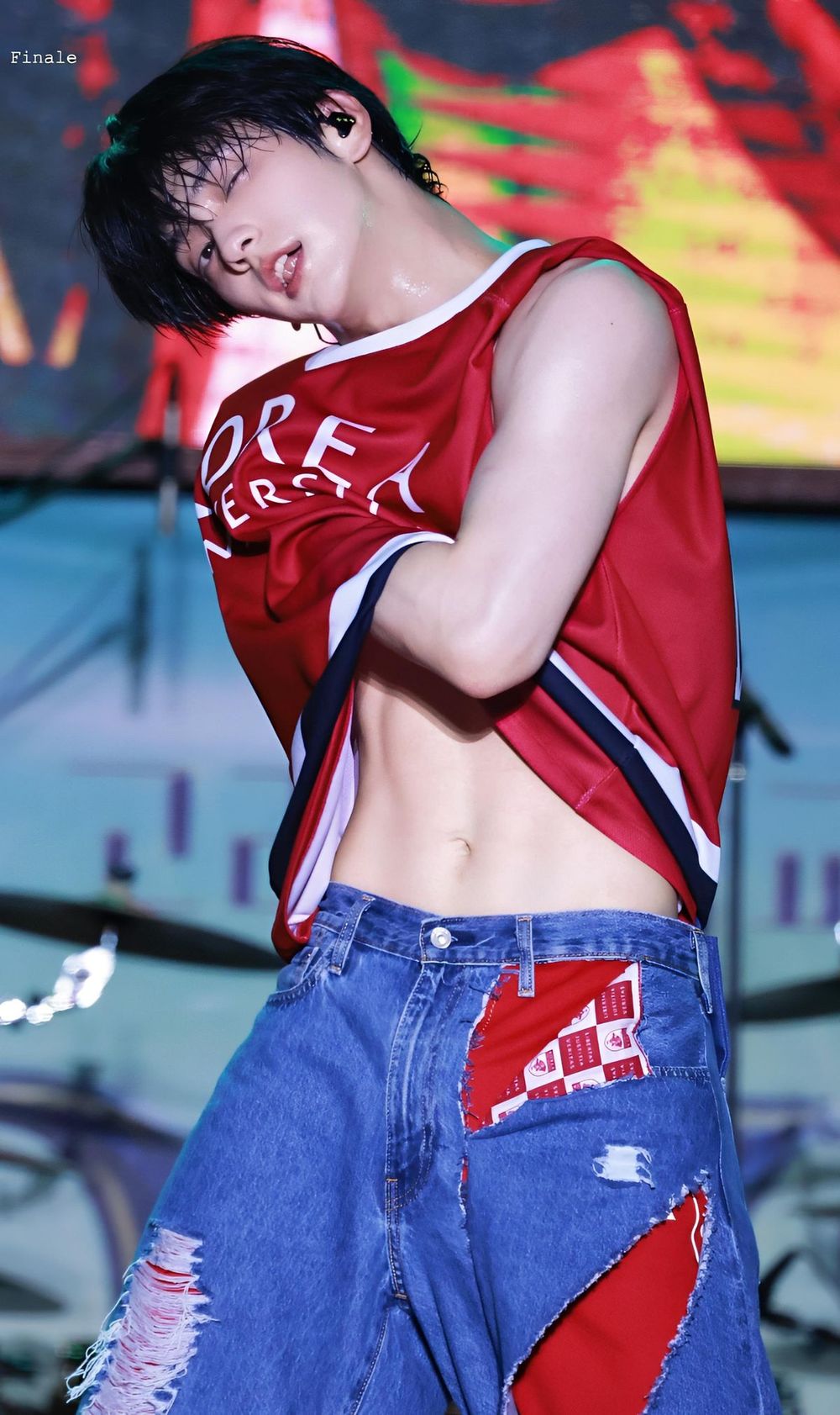 盤點6位擁有「名品腹肌」的KPOP男偶像！玟奎、秀彬身材管理太強、成燦演出大秀好身材引熱議！-10