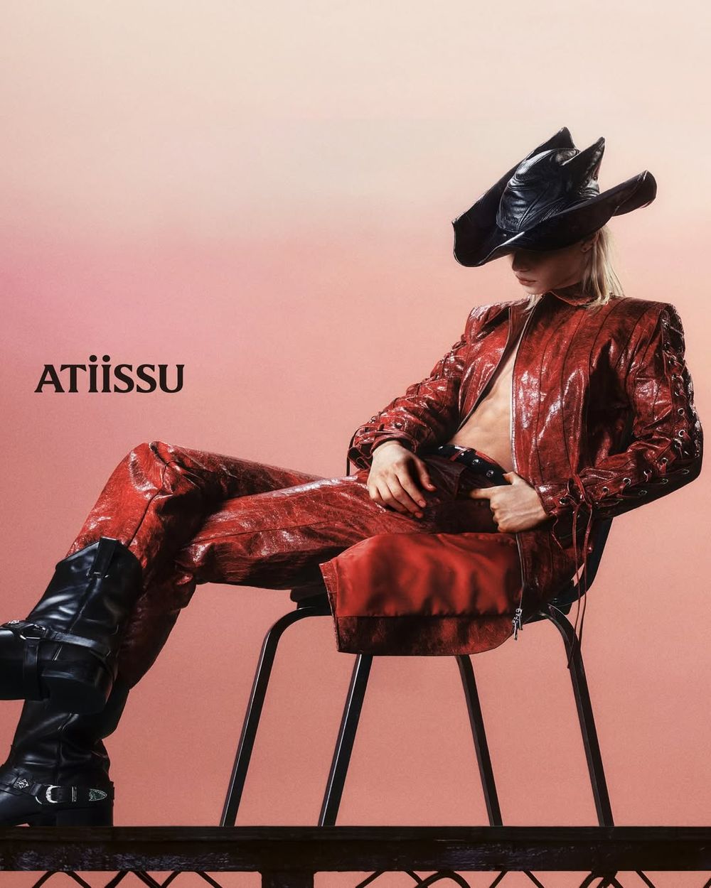 STAY們請撐住！Felix首波Atiissu宣傳照曝光！「微露腹肌」太犯規、這位暗黑牛仔我先收下了！-4