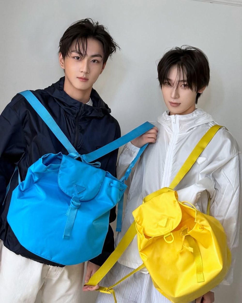 最盡責Prada代言人？ENHYPEN禎元、善禹、JAY沉浸式開箱「尼龍包、帽子」可愛炸！-6