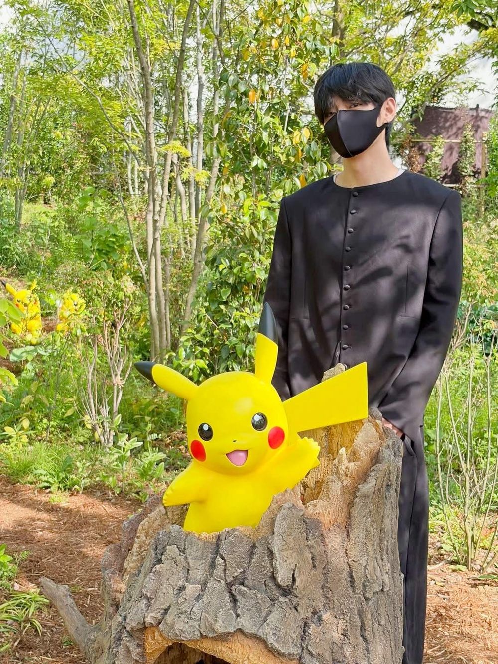想收服可達鴨小V！BTS金泰亨衝東京寶可夢樂園「戴頭套拍照」可愛翻、V指定5大打卡點一次看！-4