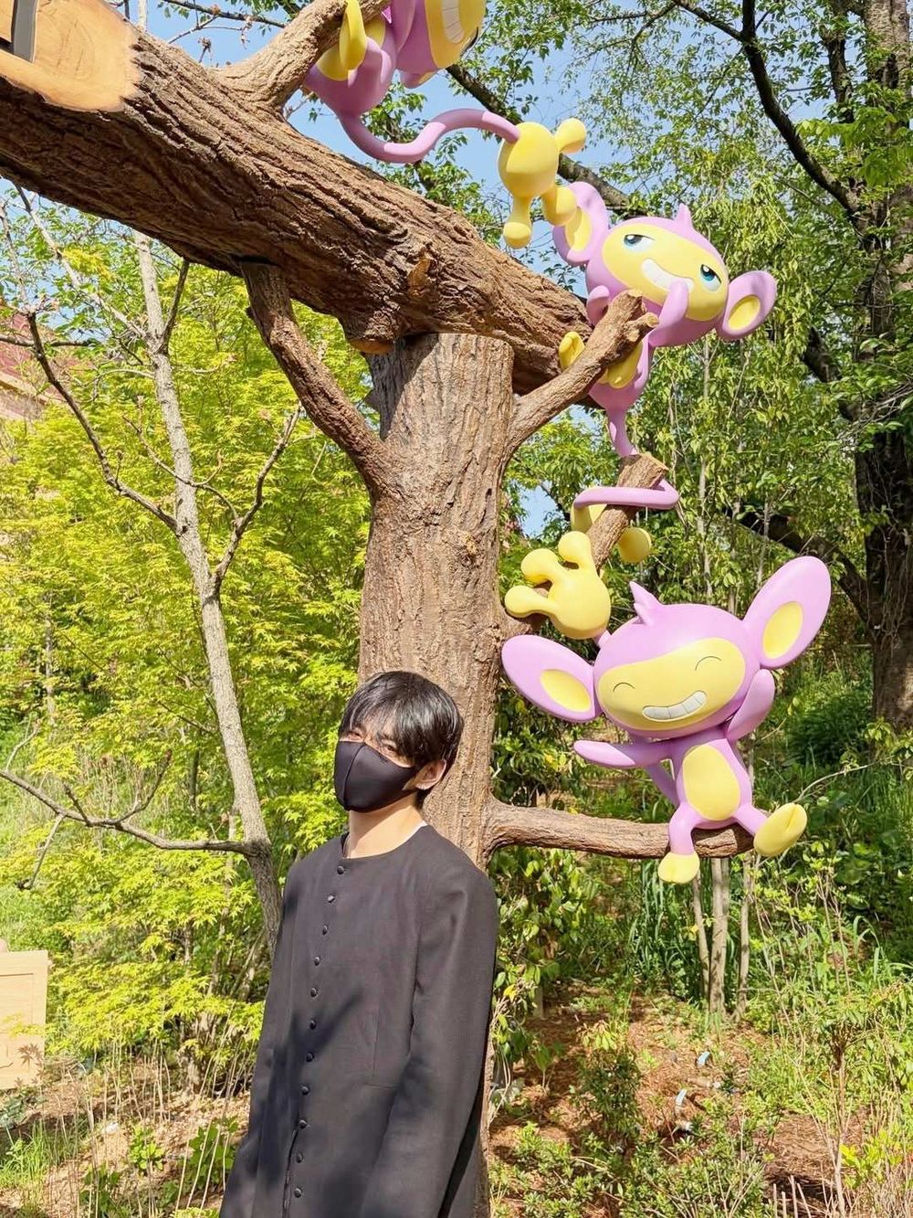 想收服可達鴨小V！BTS金泰亨衝東京寶可夢樂園「戴頭套拍照」可愛翻、V指定5大打卡點一次看！-5