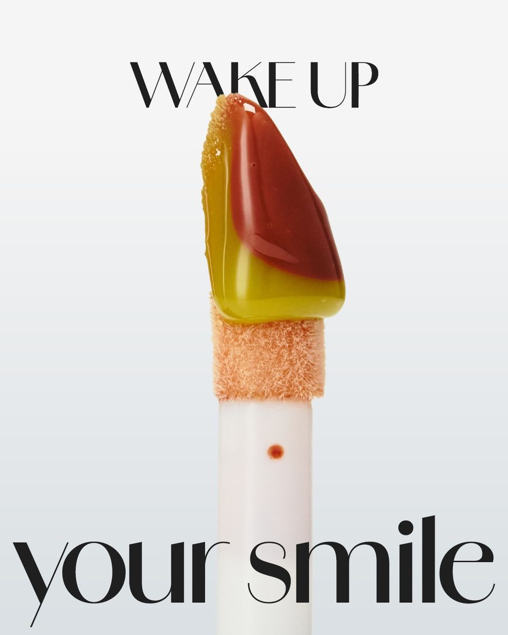 韓女默默風靡「杜拜巧克力拿鐵唇蜜」！開心果綠x咖啡雙層設計，居然是知性復古暖棕，一抹撫平唇紋，號稱雙唇專用的冰咖啡！-13