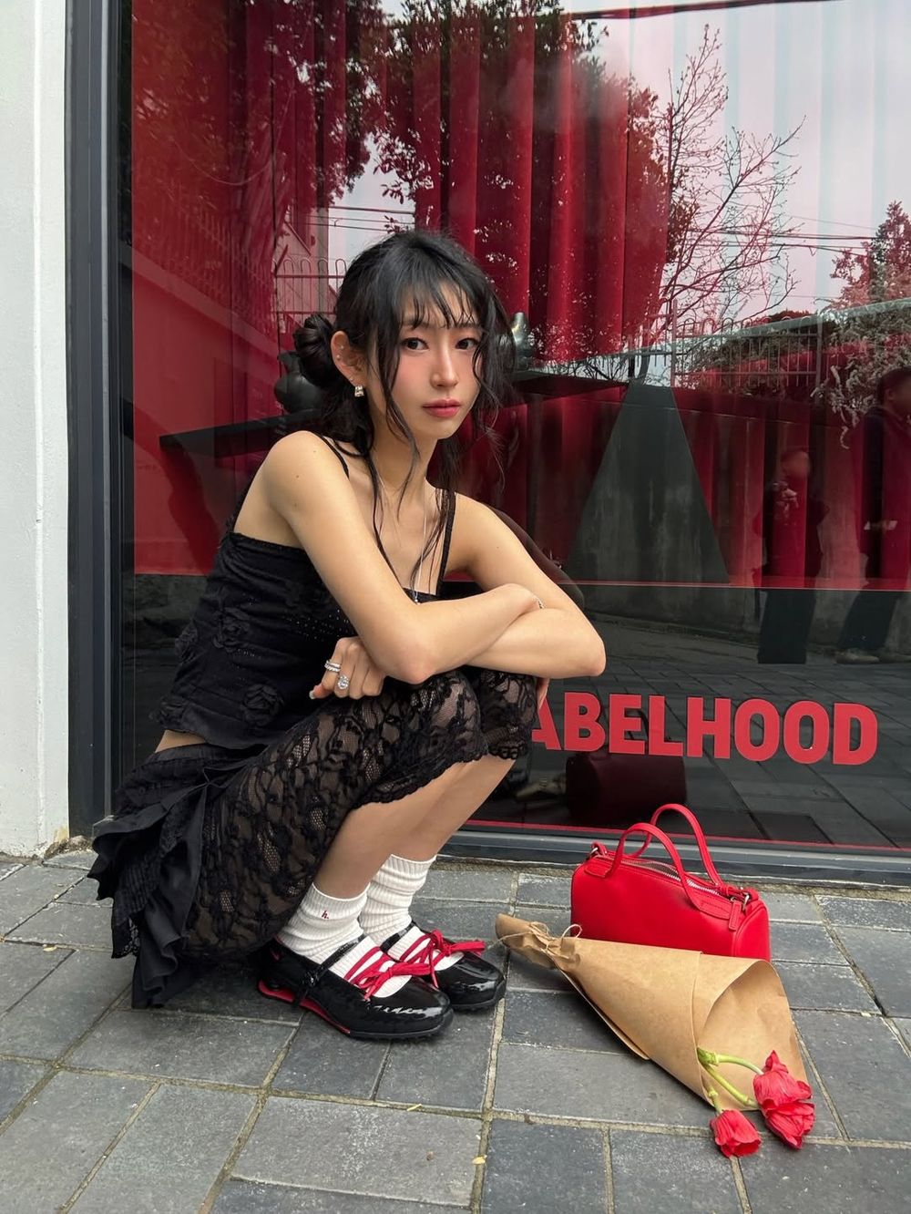 不敢相信這是Nike！最新聯名「漆皮瑪莉珍」紅黑配、交叉蝴蝶結漂亮到爆、根本女孩本命鞋！-6