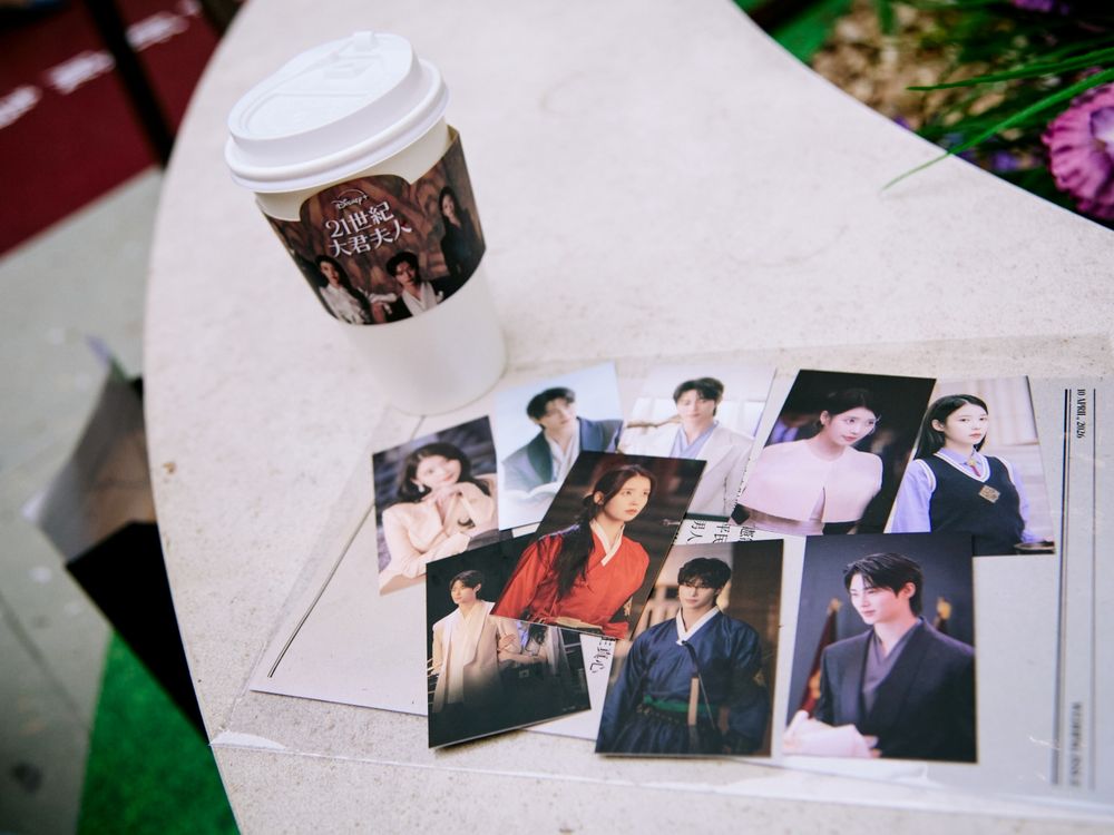 Disney+《21世紀大君夫人》IU、邊佑錫「定情名場面」台灣拍得到！ 沉浸式快閃店空降中山區、快衝！-6