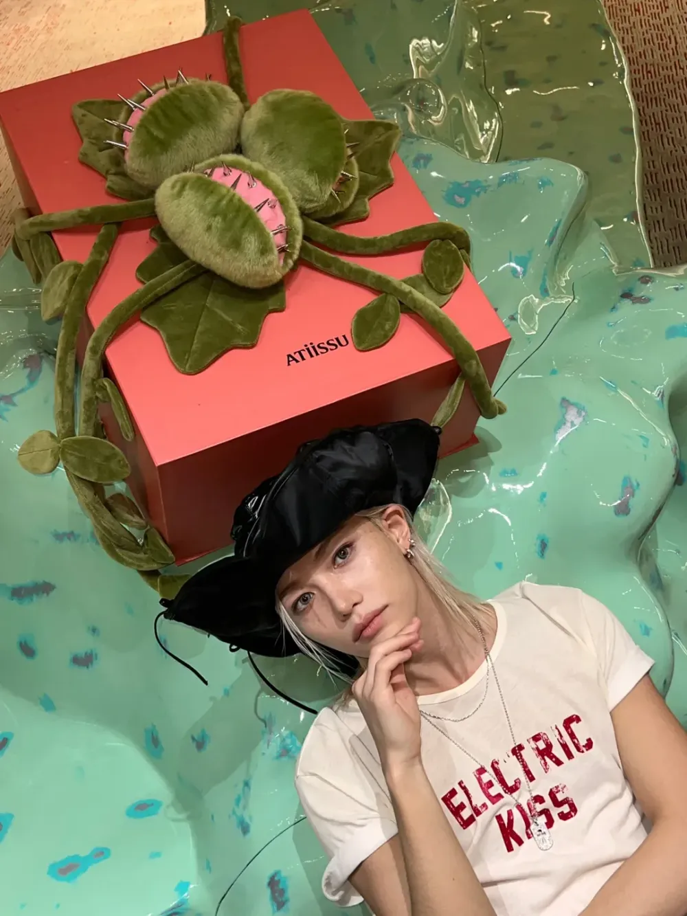 史上最稱職代言人？Felix狂曬四十張Atiissu帥照！粉色「牡蠣寶寶帽」可愛瘋、STAY們存圖存到手軟-7