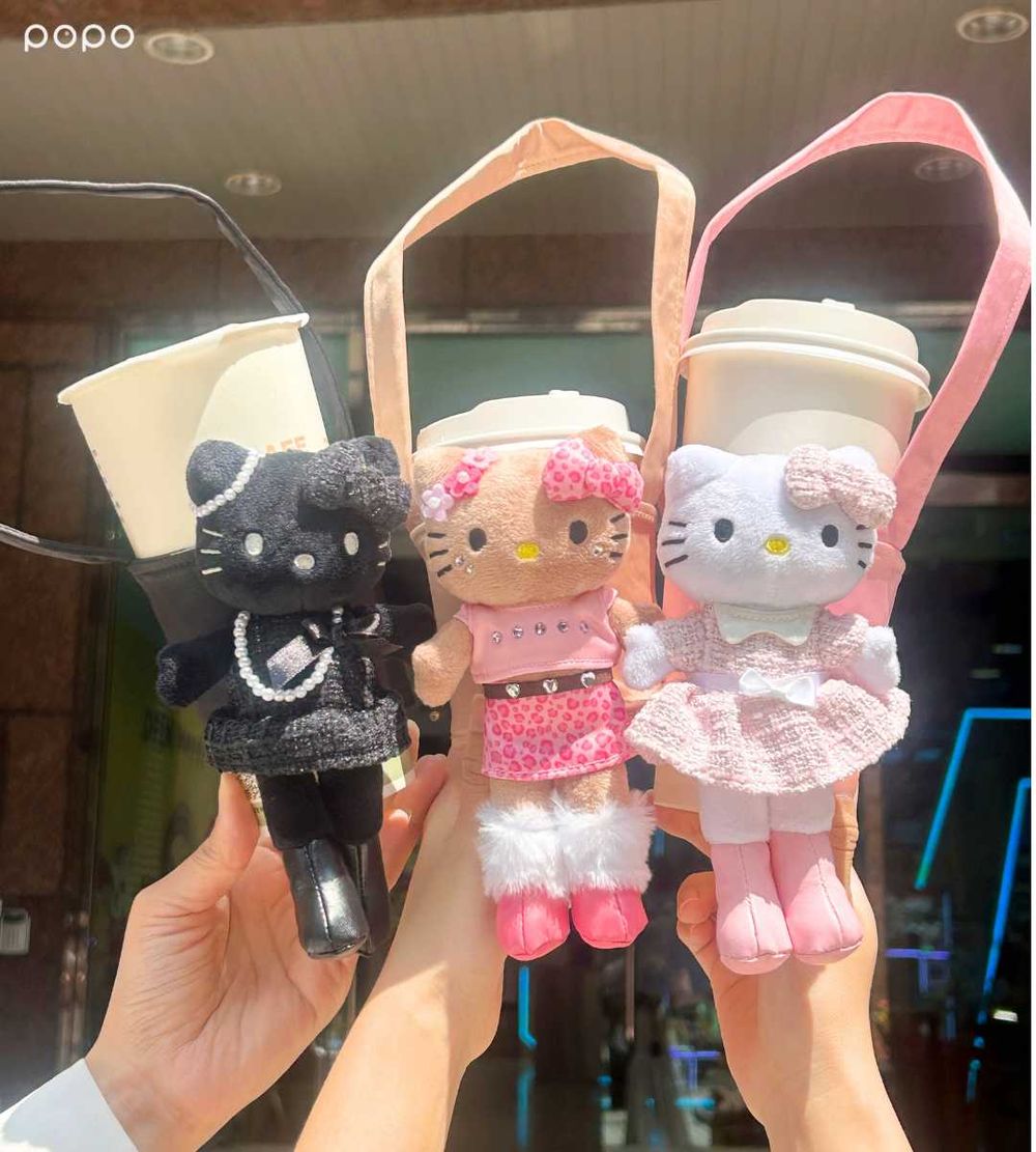 長腿Hello Kitty在7-11！超可愛70公分曬黑Kitty絨毛玩偶、豹紋凱蒂貓飲料提袋」免飛日本就能買！-3