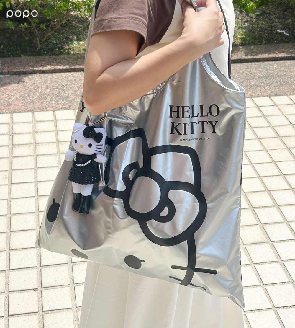 長腿Hello Kitty在7-11！超可愛70公分曬黑Kitty絨毛玩偶、豹紋凱蒂貓飲料提袋」免飛日本就能買！-7