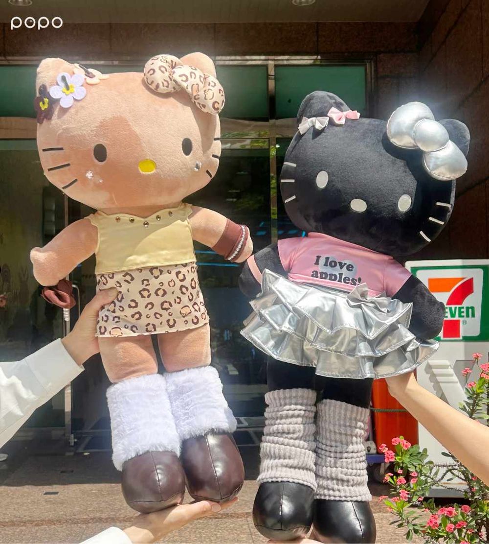 長腿Hello Kitty在7-11！超可愛70公分曬黑Kitty絨毛玩偶、豹紋凱蒂貓飲料提袋」免飛日本就能買！-4