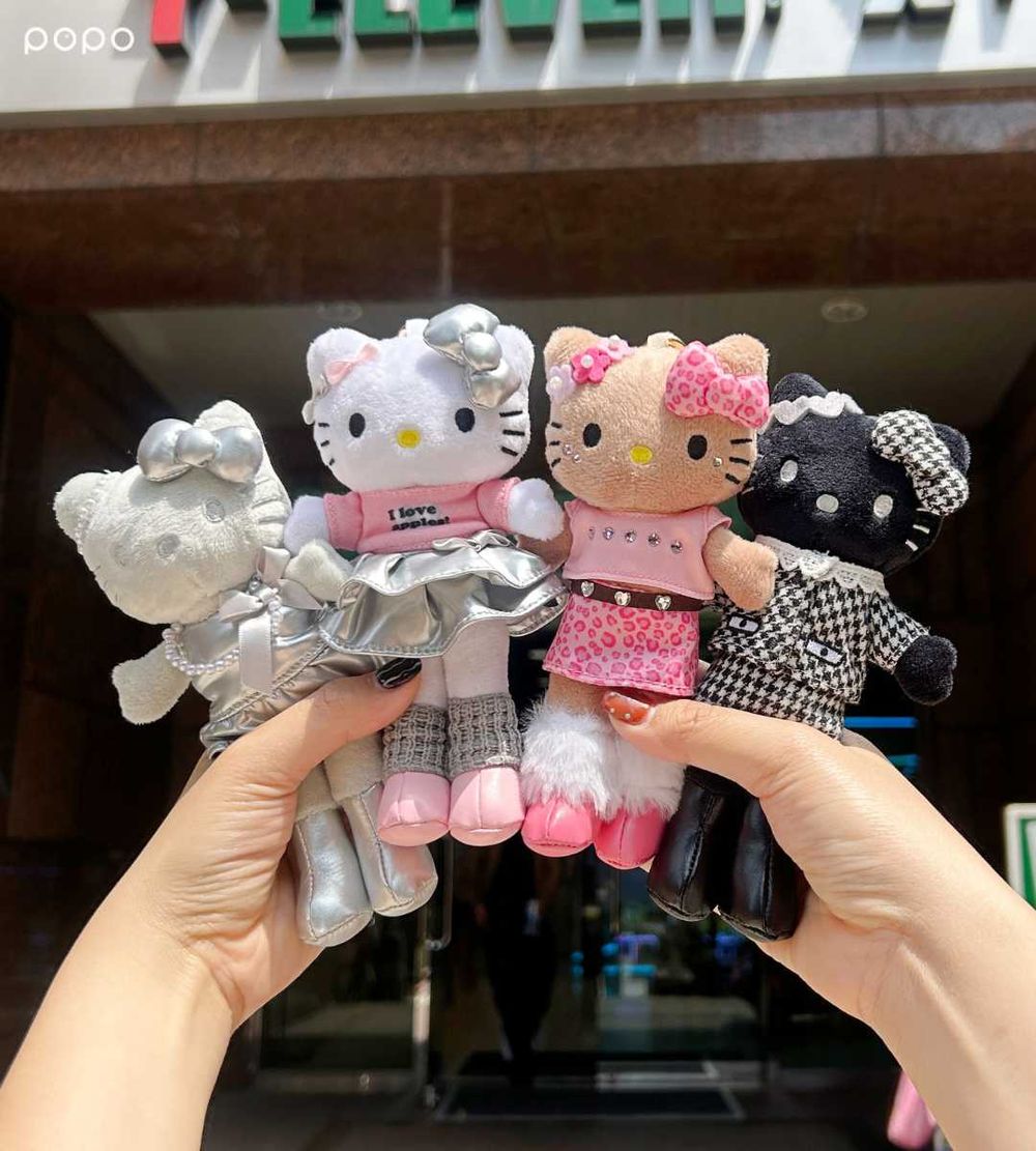 長腿Hello Kitty在7-11！超可愛70公分曬黑Kitty絨毛玩偶、豹紋凱蒂貓飲料提袋」免飛日本就能買！-2