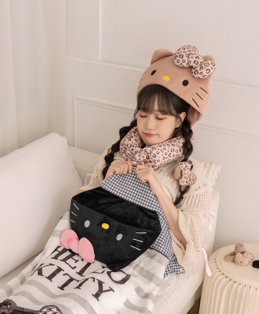 長腿Hello Kitty在7-11！超可愛70公分曬黑Kitty絨毛玩偶、豹紋凱蒂貓飲料提袋」免飛日本就能買！-13