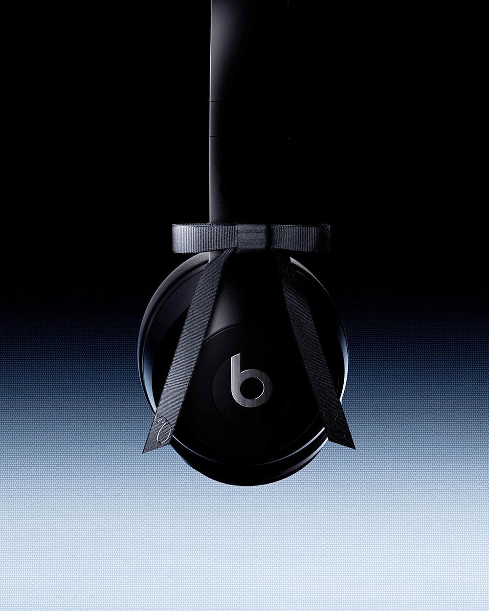 金珍妮又來搶錢！最新Beats聯名「暗黑蝴蝶結頭戴式耳機」美翻天、台灣開賣日期&價格一次看！-5