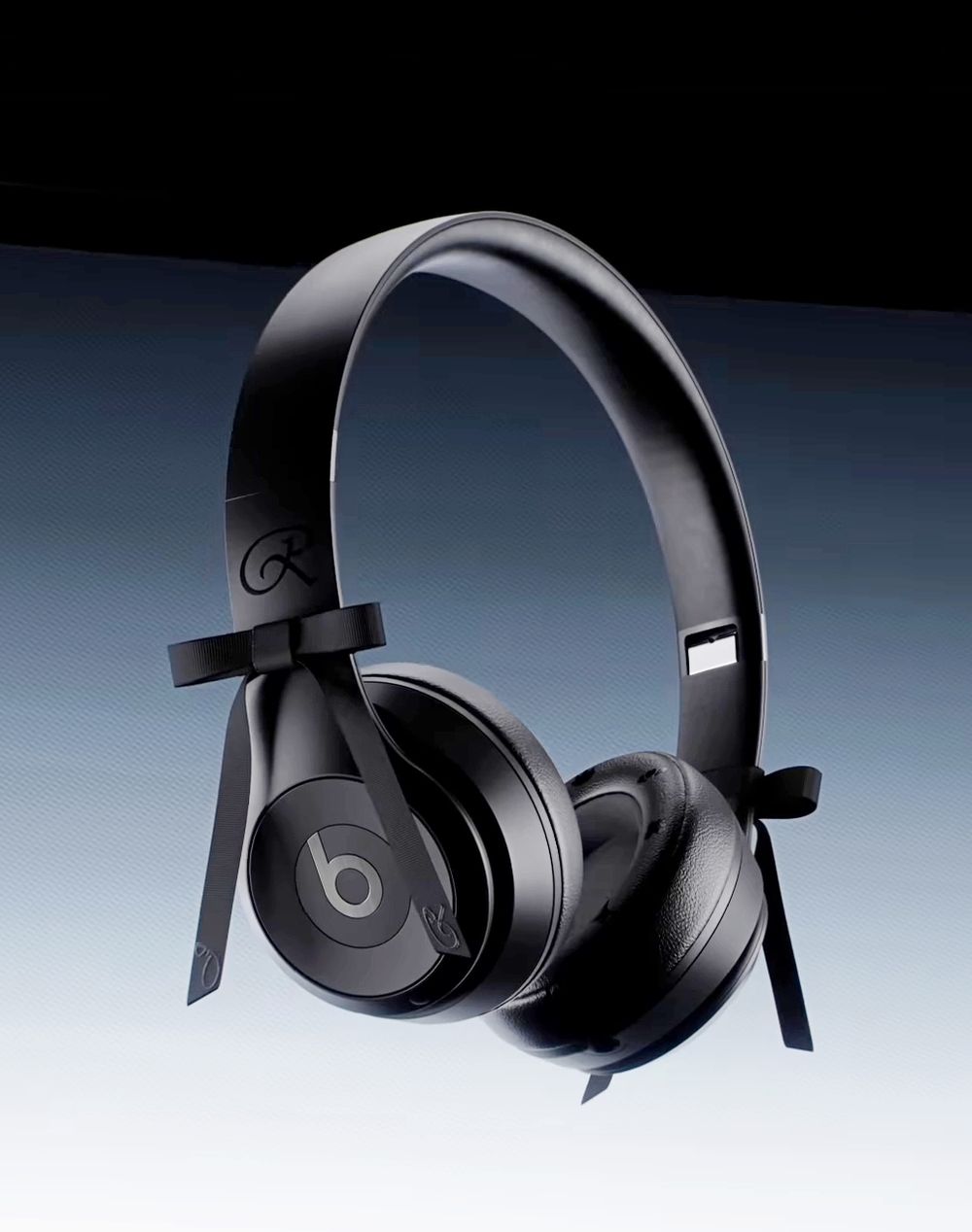 金珍妮又來搶錢！最新Beats聯名「暗黑蝴蝶結頭戴式耳機」美翻天、台灣開賣日期&價格一次看！-2