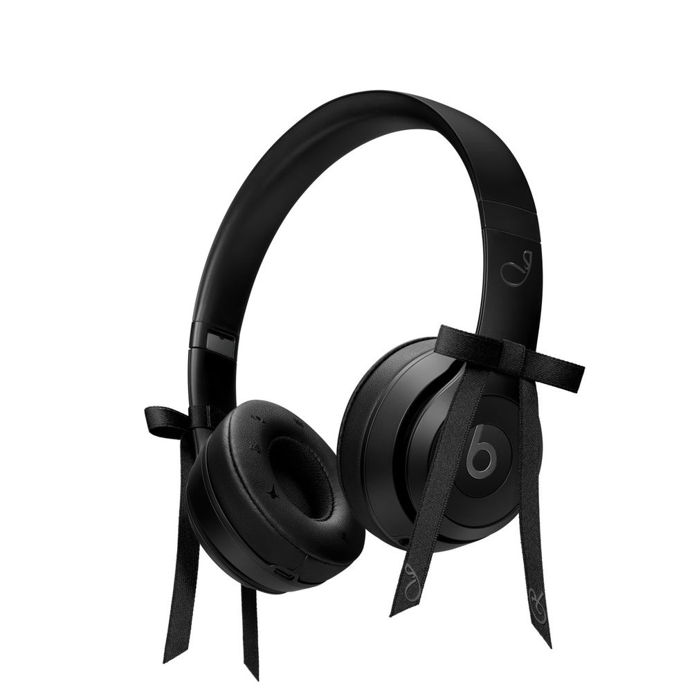 金珍妮又來搶錢！最新Beats聯名「暗黑蝴蝶結頭戴式耳機」美翻天、台灣開賣日期&價格一次看！-4