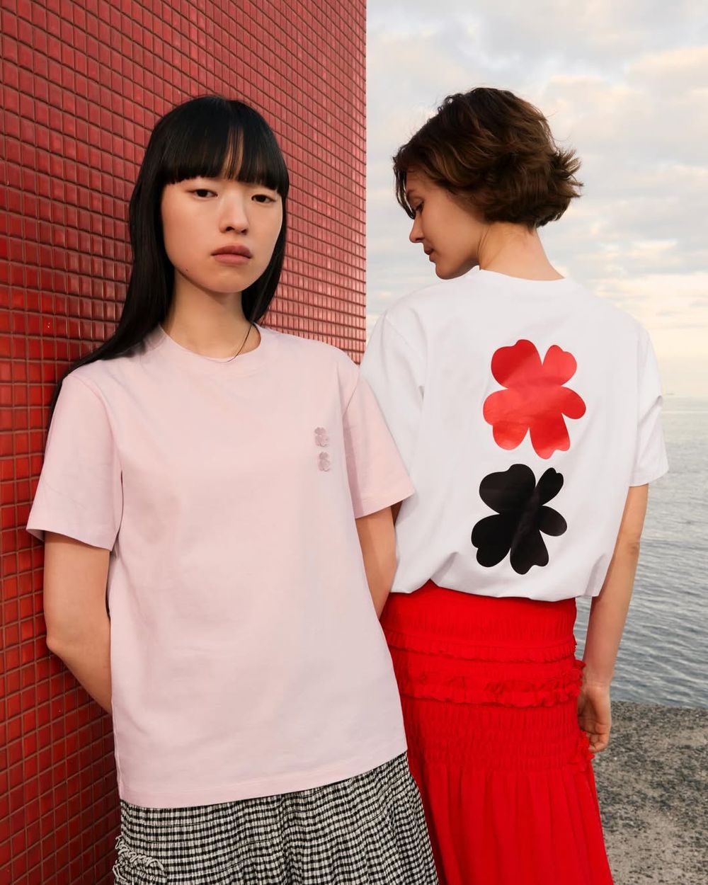 UNIQLO首度聯名Cecilie Bahnsen！「澎澎袖長裙、大花上衣」超必收、把北歐浪漫穿進日常！-11