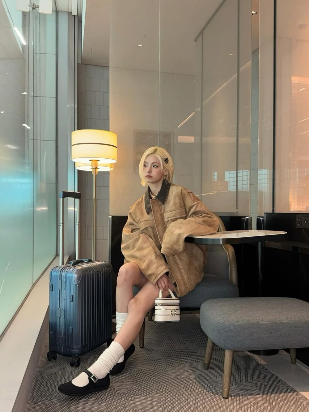 想不到怎麼穿？韓星機場穿搭5招不敗公式！Felix、Jisoo堪稱範本、圭賢快閃來台「運動外套」被問爆！-9