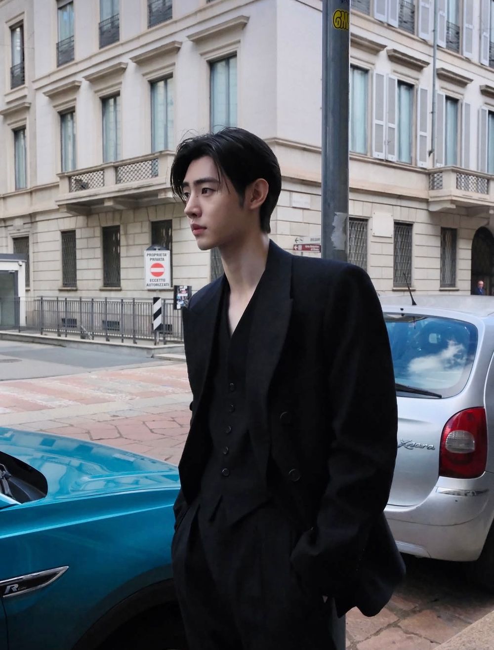 「痣」命吸引力！盤點7位「臉上痣」最撩人男星！夫婿張凌赫鼻側痣超誘人，BTS金泰亨的痣都是完美裝飾！-15