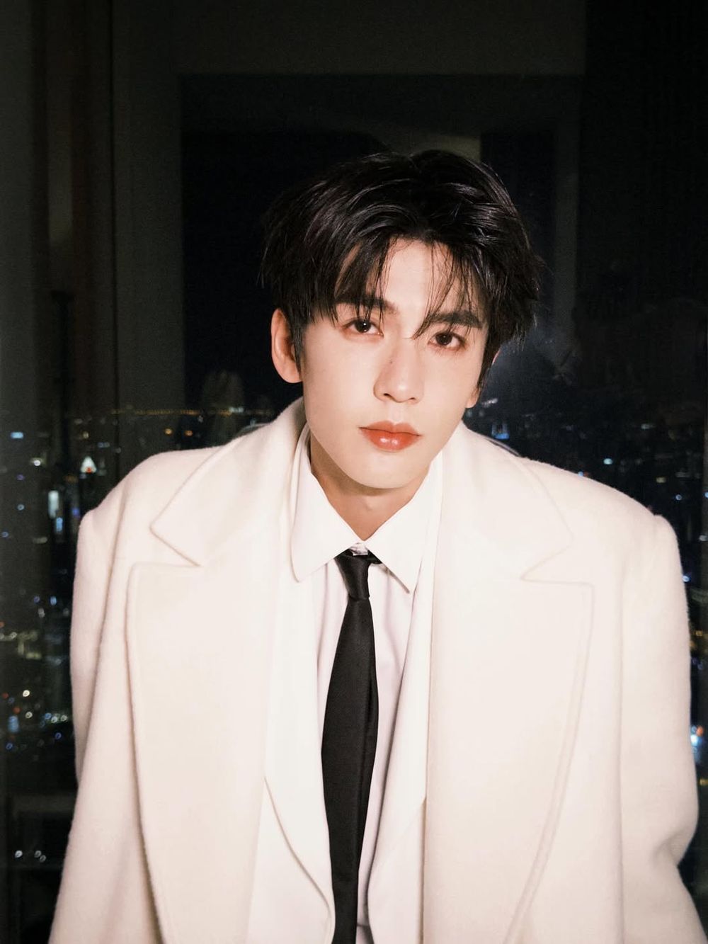 「痣」命吸引力！盤點7位「臉上痣」最撩人男星！夫婿張凌赫鼻側痣超誘人，BTS金泰亨的痣都是完美裝飾！-16