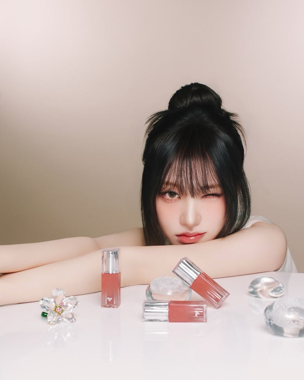 IVE LIZ再度美麗爆擊！TONYMOLY糖漿唇釉畫報完整公開＋OLIVE YOUNG獨家組合，買同款唇釉送小卡！-2