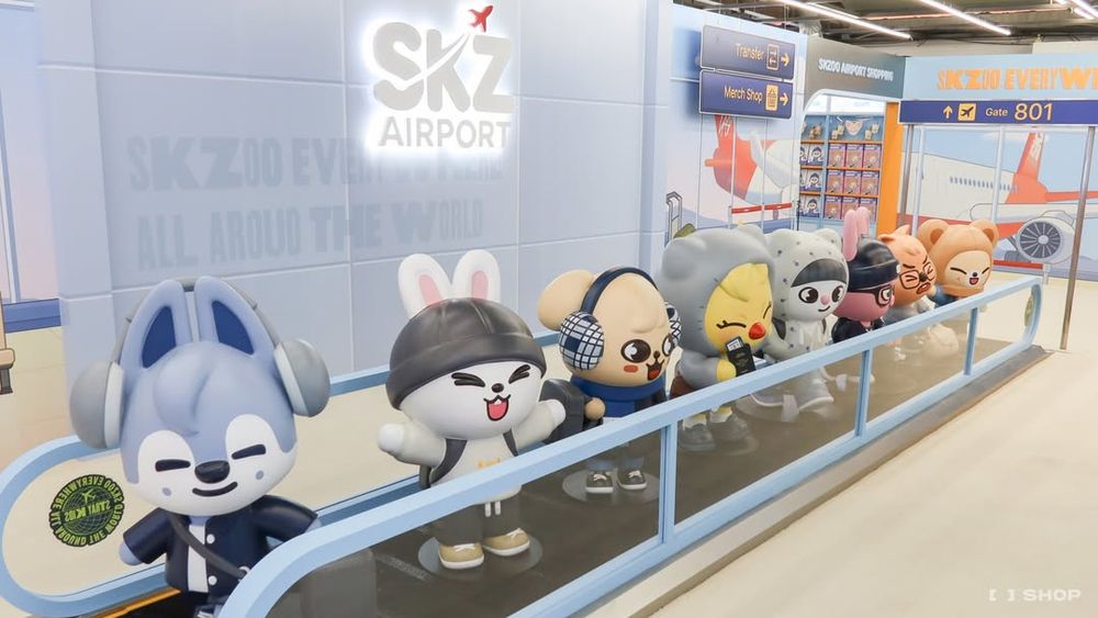 Stray Kids SKZOO快閃店來了！超可愛「鉉辰泰迪熊小貂吊飾、飯捲Felix小雞玩偶」全都要買！-4