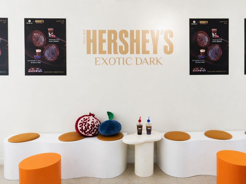 東區超夯手搖ODD ONE OUT跟HERSHEY'S聯名了！「黑巧紅石榴鮮奶茶、藍莓可可奶蓋」都想喝！-4