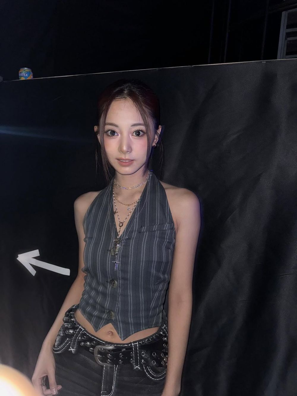 天氣變熱這樣穿！韓妞私藏6招「無袖背心」夏天穿搭！必掌握「背心疊穿」、連韓星都這樣搭！-4