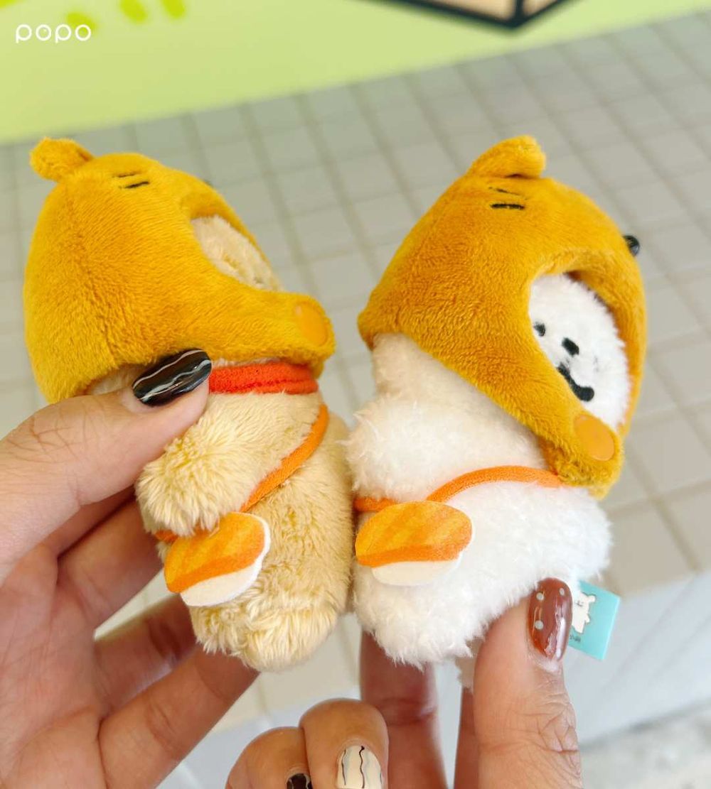 爭鮮跟線條小狗聯名啦！萌翻「鮮蝦壽司小金毛吊飾、Maltese茶碗蒸購物袋」全都太想要！-12