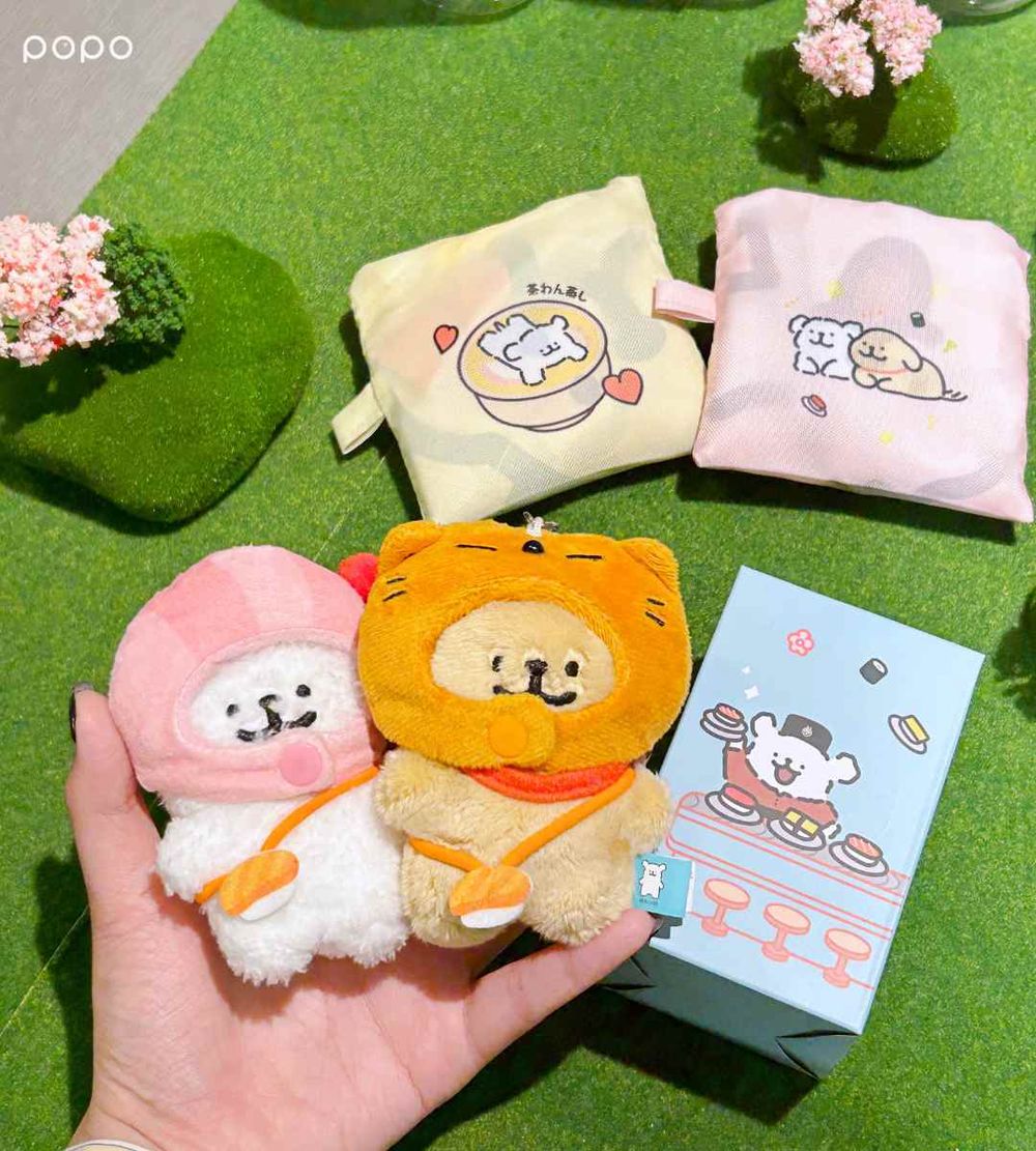 爭鮮跟線條小狗聯名啦！萌翻「鮮蝦壽司小金毛吊飾、Maltese茶碗蒸購物袋」全都太想要！-10