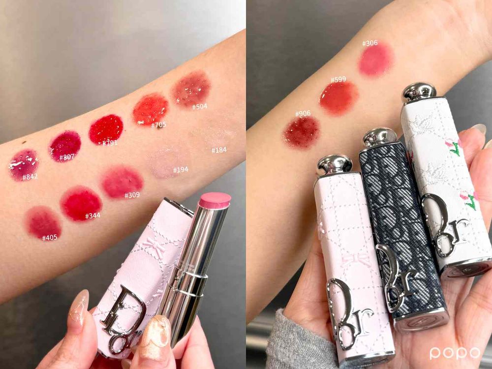 全網暴動迪奧水光唇膏開賣！JISOO同款初戀裸粉唇搭配蝴蝶結、玫瑰、丹寧限量高訂外殼，官網開賣秒售光！-6